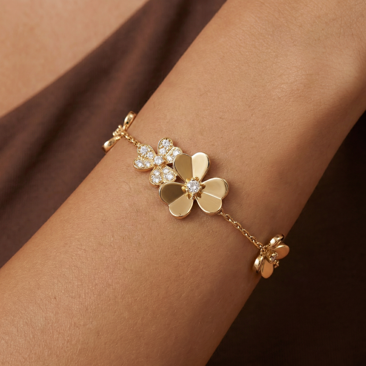 Elegant Frivole 5 Flowers Pavé Bracelet