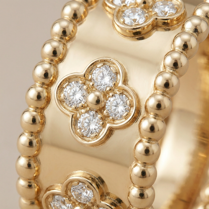 Perlée Clovers Diamonds Hoop Earrings